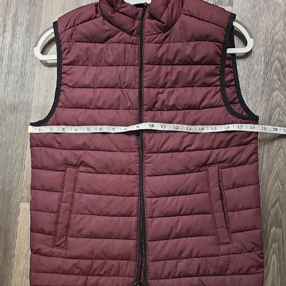 Aeropostale Men's Maroon Quilted Vest - Picture 6 of 11